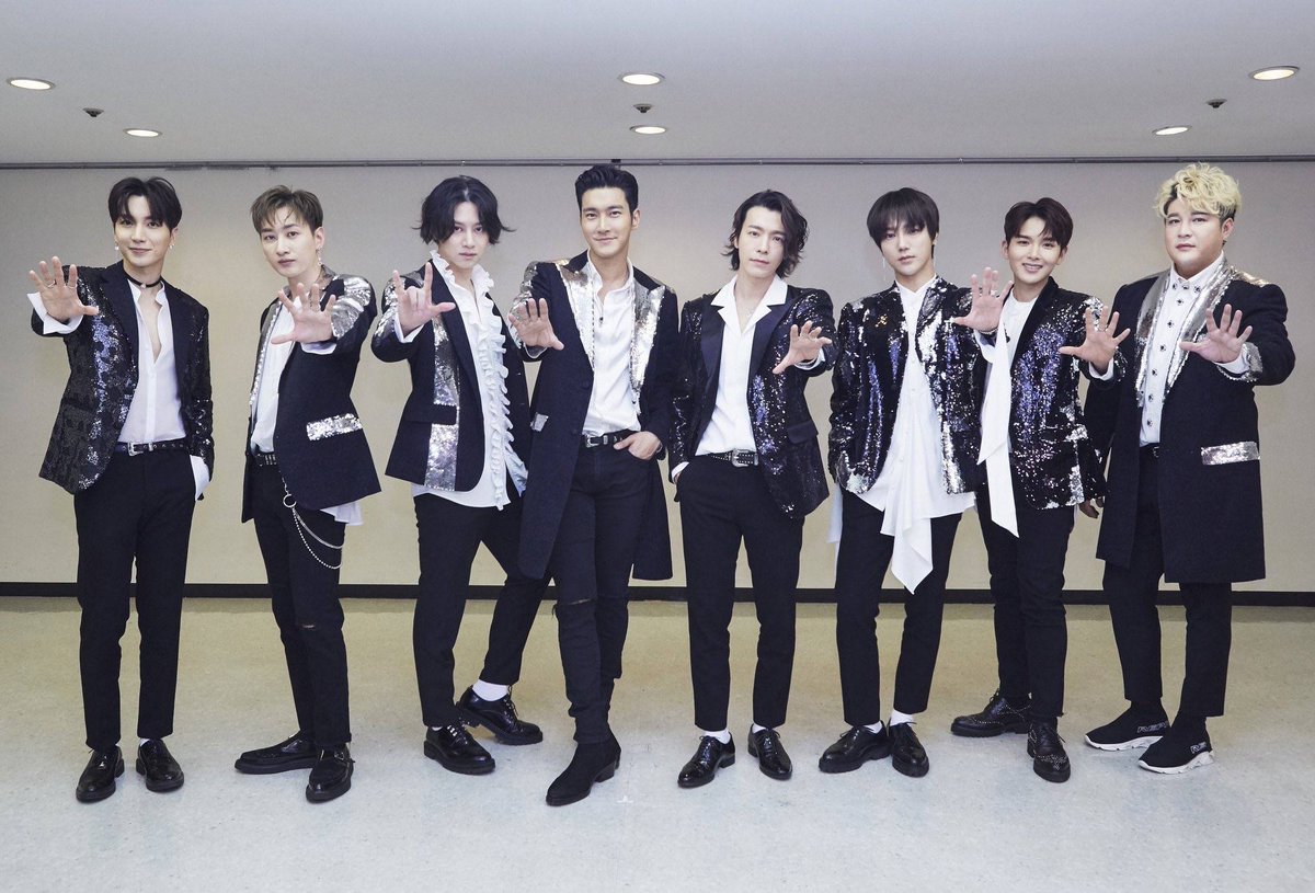 lan37182's tweet photo. My god,they are so good! How long the paper can not finish their awards, more terrible is that they are still creating new glory!
#SJ_KKBOX_MusicAward
#SuperJunior_KKBOX_ArtistOfTheYear
@SJofficial https://t.co/p1ANjFLAW8
