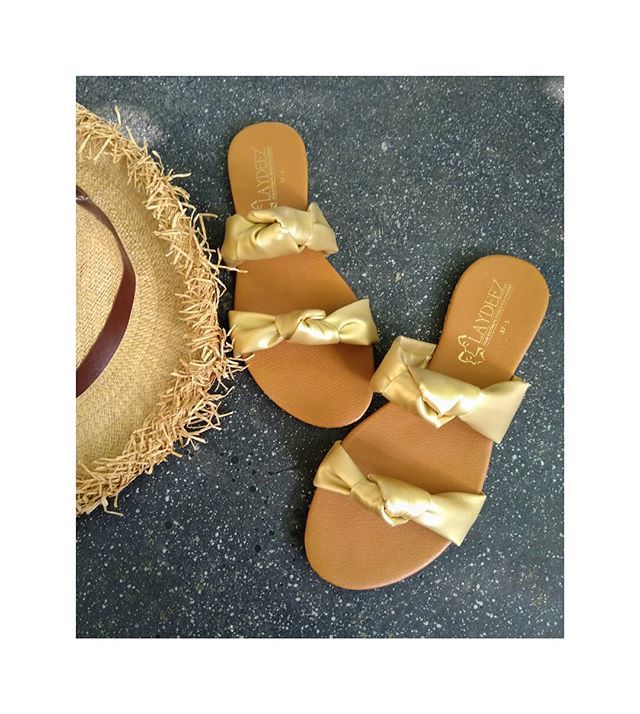 Hey hey ! 🙋
Looking for a comfy pair for next vacay ? ⛱️ Come on this way ! 😍
'Double Knotted Slides' (Matte gold)
.
.
#comfyoverload #socutetohandle #yougonnaloveit❤ #vacayessentials #fornextlongweekend #doubleknotted #slidesandals #mattegold #flats… bit.ly/2HASafk