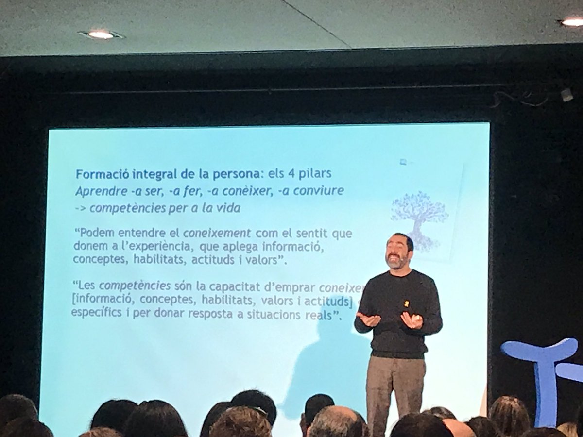 EGostM's tweet photo. Interessant inici de la Jornada de Transformació Educativa a #Olot amb @evallory sobre el com actualitzar el sistema educatiu #jteo19 #competènciestransversals #PilarsDeVida #Educar #Aprendre #NousModels https://t.co/3jOVG4nZsP