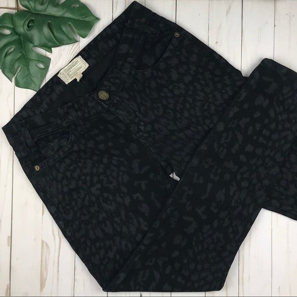 Misslively's tweet photo. So good I had to share! Check out all the items I'm loving on @Poshmarkapp #poshmark #fashion #style #shopmycloset #madewell #currentelliott #brandymelville: https://t.co/gzalxu4X5z https://t.co/Exl3WC3Oqr