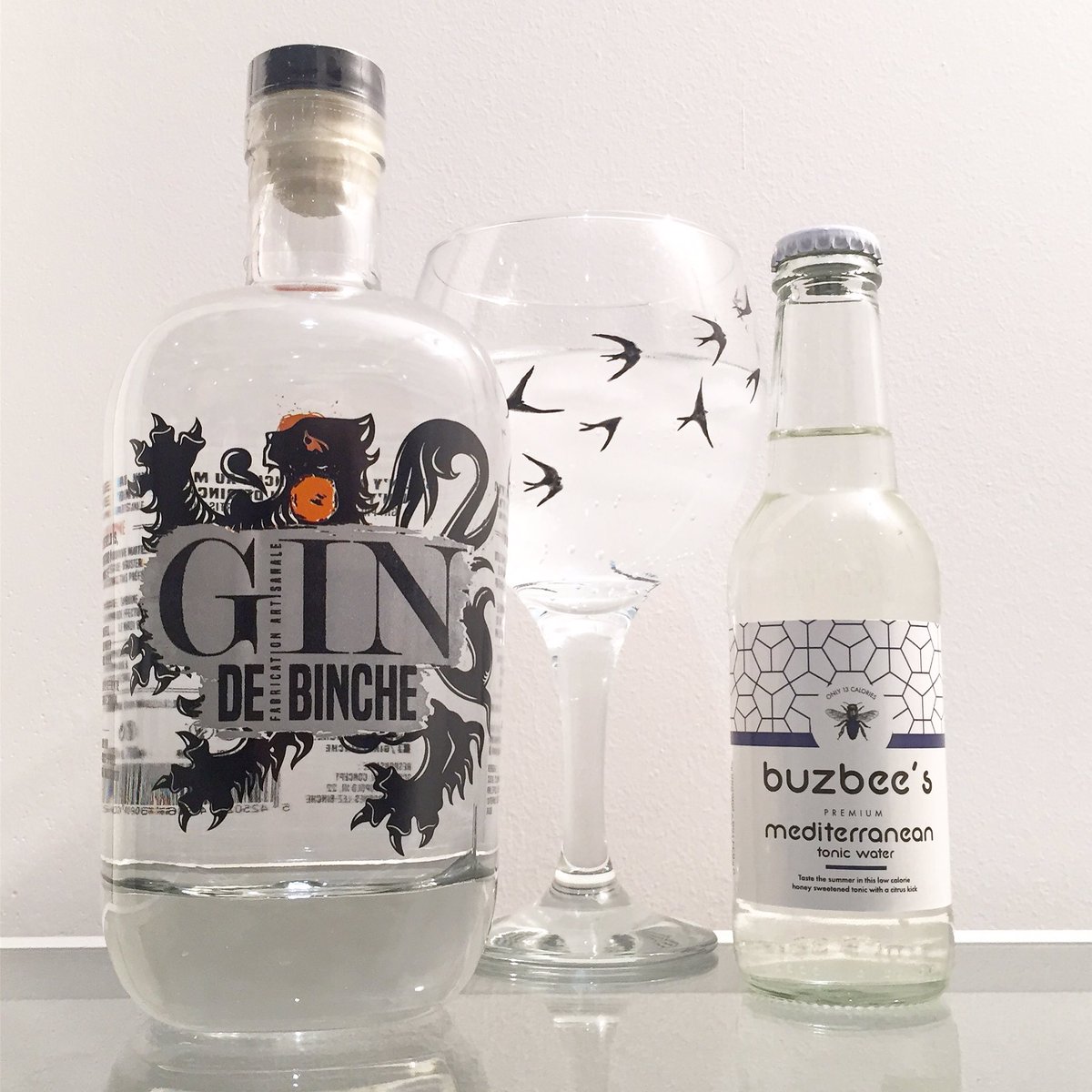 theginguide's tweet photo. 🍸TONIGHT’S TASTING🍸
.
Or last night’s tasting as the case may be! Yesterday we put Belgium’s @gindebinche to the taste test at The Gin Guide HQ 🇧🇪 Have you tried it before?
.
📋Tasting Notes: Deep spice, juniper &amp; florals. Aromatic spices with citrus &amp; prominent blood orange. https://t.co/H6xM2CPNCN
