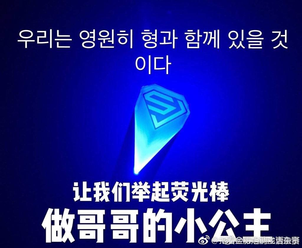 ELForever1106's tweet photo. #SuperJunior_KKBOX_ArtistOfTheYear
#SJ_KKBOX_MusicAdward 
哥哥们一定要好好享受颁奖舞台啊💙💙💙
最美不过宝蓝海💙💙💙
@SJofficial https://t.co/3slXjGWiXr