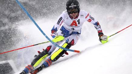 Gazzetta_it's tweet photo. #Slalom #Kitzbuhel. Ancora male #Hischer. Ora scricchiola la sua egemonia https://t.co/gX3t1Kpjzx #altrisport https://t.co/H8zuR7j5O7