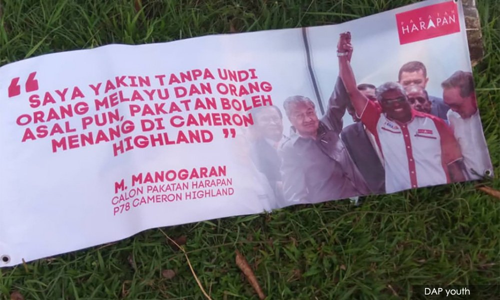 Malaysiakini Com On Twitter Live 2 30pm Sk Kampung Keledek Dap Youth Files A Police Report Over A Banner Attributed To Pakatan Harapan Which It Claims Is Racist Read More On Https T Co Ikbsxf37kq