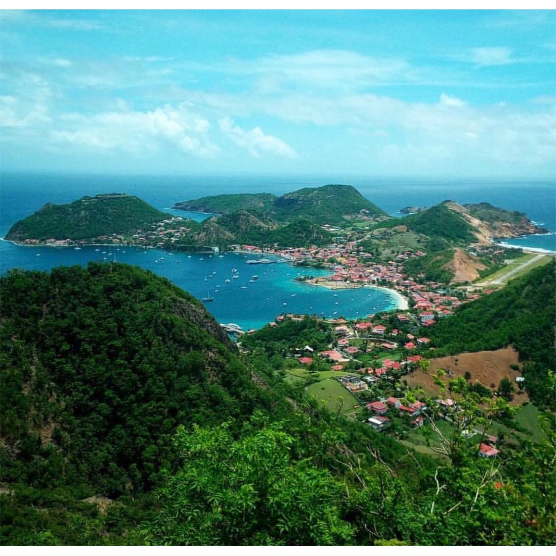 CTC_CONNECT's tweet image. Une vue splendide, Les Saintes 🏝☀️

Crédit: @guadeloupeislands 
#repost #lessaintes #bay #beach #view #sun #beautiful #ctcconnect