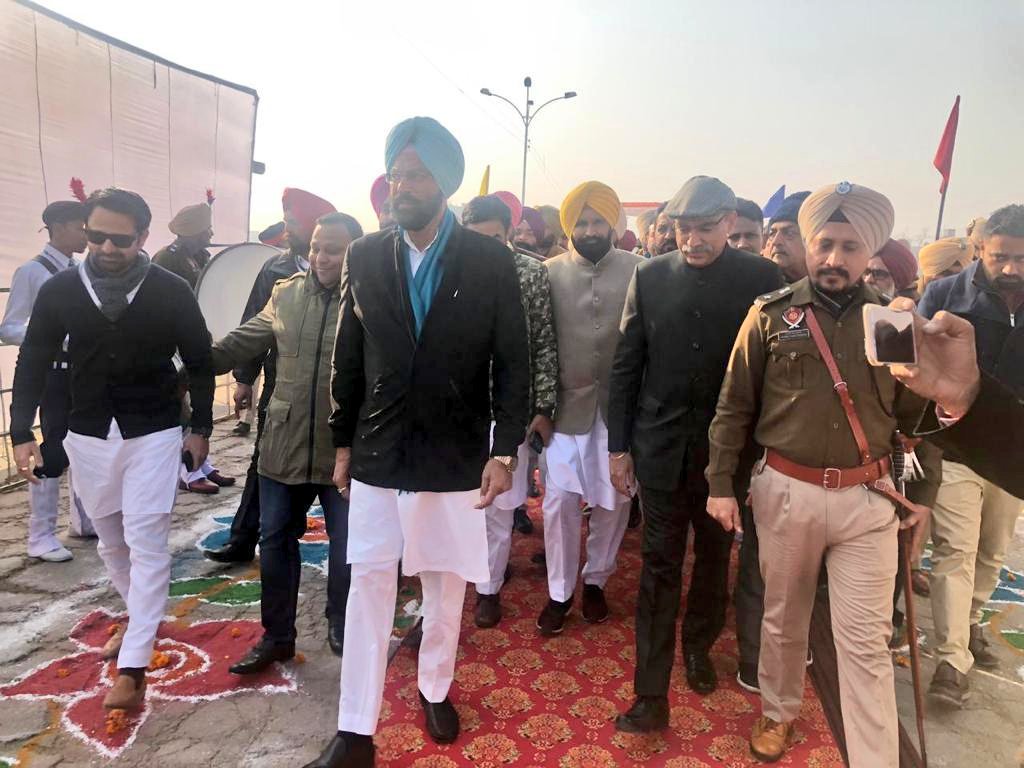 iranasodhi's tweet photo. It's an honour to represent the people of Moga on this special occasion #70RepublicDay with my MLA colleagues Shri Dharshan S Brar, Shri Kakka Lohgarh, Dr Harjot Kamal & others dignitaries.
#RespectMyCountry #ProudIndian https://t.co/LG1TZJP5gL