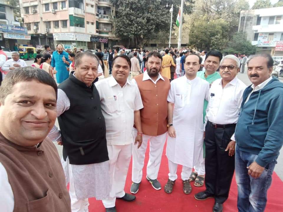 HiteshBarotBJP's tweet photo. દેશના ૭૦માં ગણતંત્ર દિવસે ખાનપુર ભારતીય જનતા પાર્ટી કાર્યાલય ખાતે ધ્વજ વંદન કાર્યક્રમ.
#HappyRepublicDay2019
@AmitShah @narendramodi @BJP4India @BJP4Gujarat https://t.co/z2c7vhzTuO