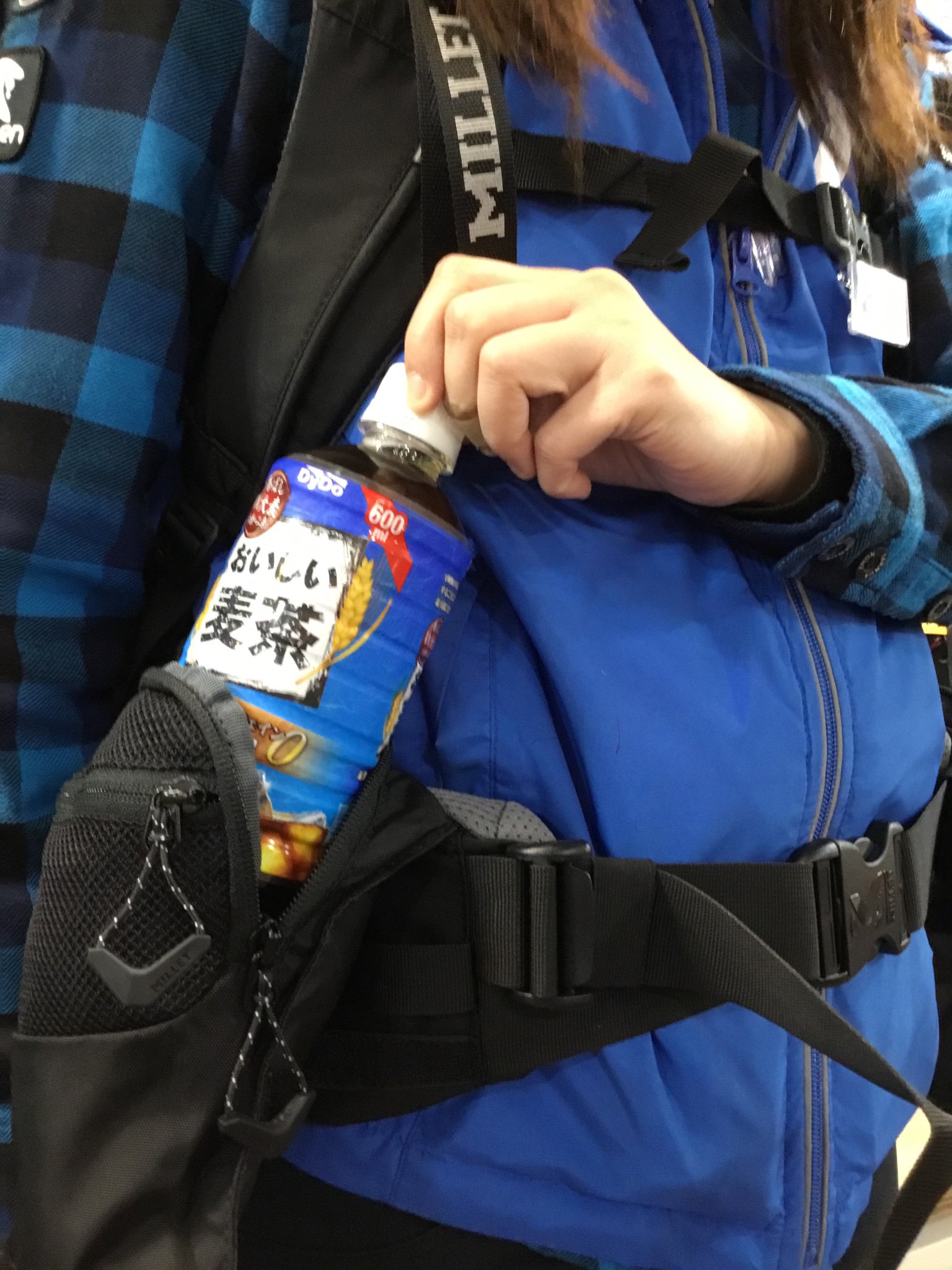 石井スポーツ公式 登山 アウトドア 登山本店 ミレーの大型ザックの サースフェー60 登場 日本規格で相性抜群 両サイドのヒップベルトのポケットは拡張で 500のドリンクやスマホも楽々 モデルは小柄な158cm女性 Mt石井 石井スポーツ公式 登山 アウトドア 登山本店 ミレーの大型ザックの サースフェー60 登場 日本規格で相性抜群 両サイドのヒップベルトのポケットは拡張で 500のドリンクやスマホも楽々 モデルは小柄な158cm女性 Mt石井
