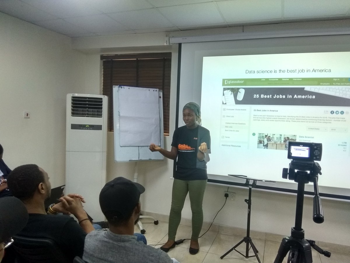 AISaturdayLagos's tweet image. Week 2 has kicked off. #MachineLearningClass