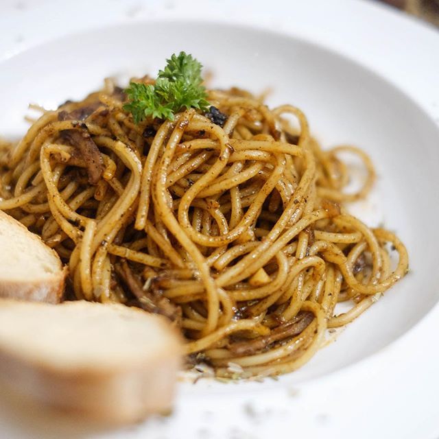 Makan siang spesial hari ini di Zuparella! Pasta 🥰!
.
.
Ada yang suka pesen Pasta juga selain Zuppa Soupnya @zuparella ?
.
.
.
. .
📌 Zuparella
📍 Jl Kaliurang km 5,3
⏱ 12 pm - 11 pm
.
.
.
.
.
.
.
#zuppa #zuparella #zuppajogja #jogja #jogjafood #jogjac… instagram.com/p/BtFq7hNlltT/