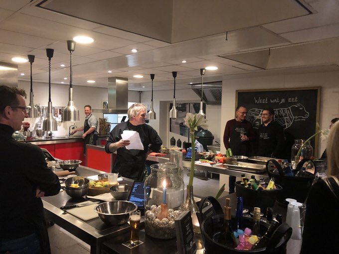 Samen <a href="/VanWijnenGroep/">Van Wijnen</a> is......overleggen aan keukentafel Postkoamer met coalitie #gezondwonen over <a href="/toekomstgrunn/">Toekomstbestendig wonen in Groningen</a>......winnaars vieren  Bouwplaatstrofee.....ondertekenen  kop Weespertrekvaart <a href="/AmsterdamNL/">Gemeente Amsterdam</a>......en koken met projectevaluatie <a href="/Elkien_/">Elkien</a>