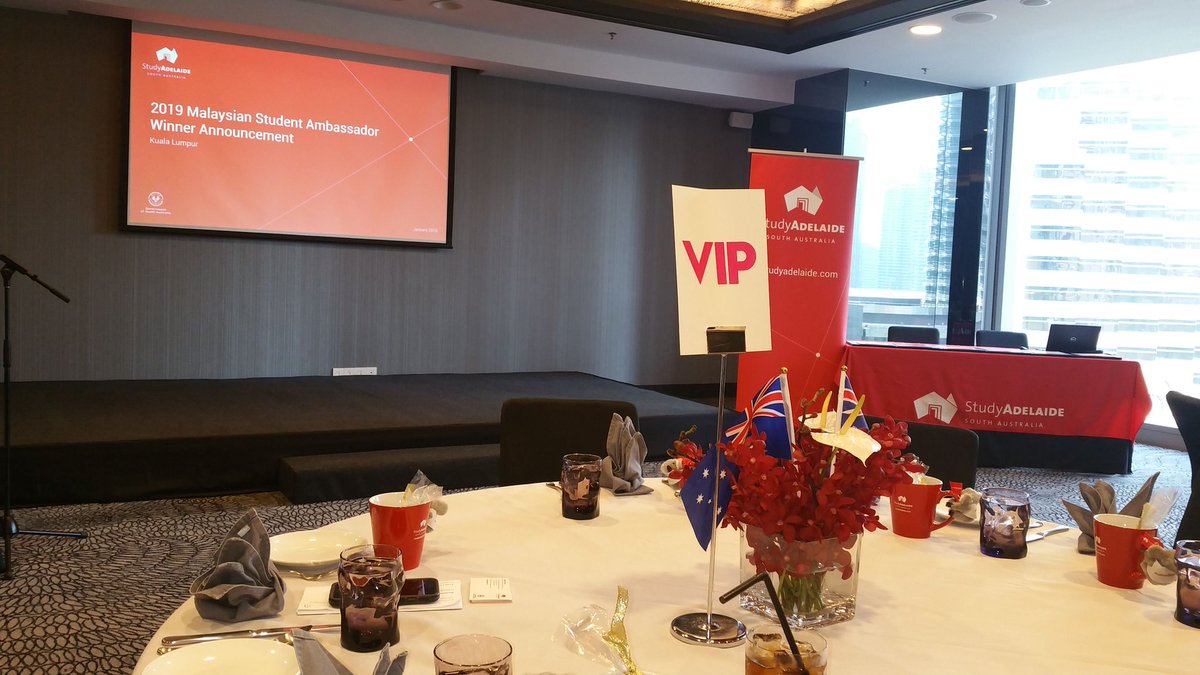 Nicolelimsy1's tweet photo. #AustraliaDay2019 Representing #TheMAAC at the award ceremony organised by the South Australia Govt.
Congrats to Study Adelaide Ambassadors and good luck for your study adventure!
@StudyAdelaide @AusUnlimited  @AustradeKL  @AusHCMalaysia  @FutureUnlimited https://t.co/mRRtH3Vhm5