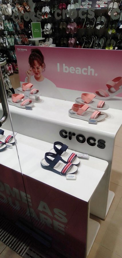 crocs sm moa