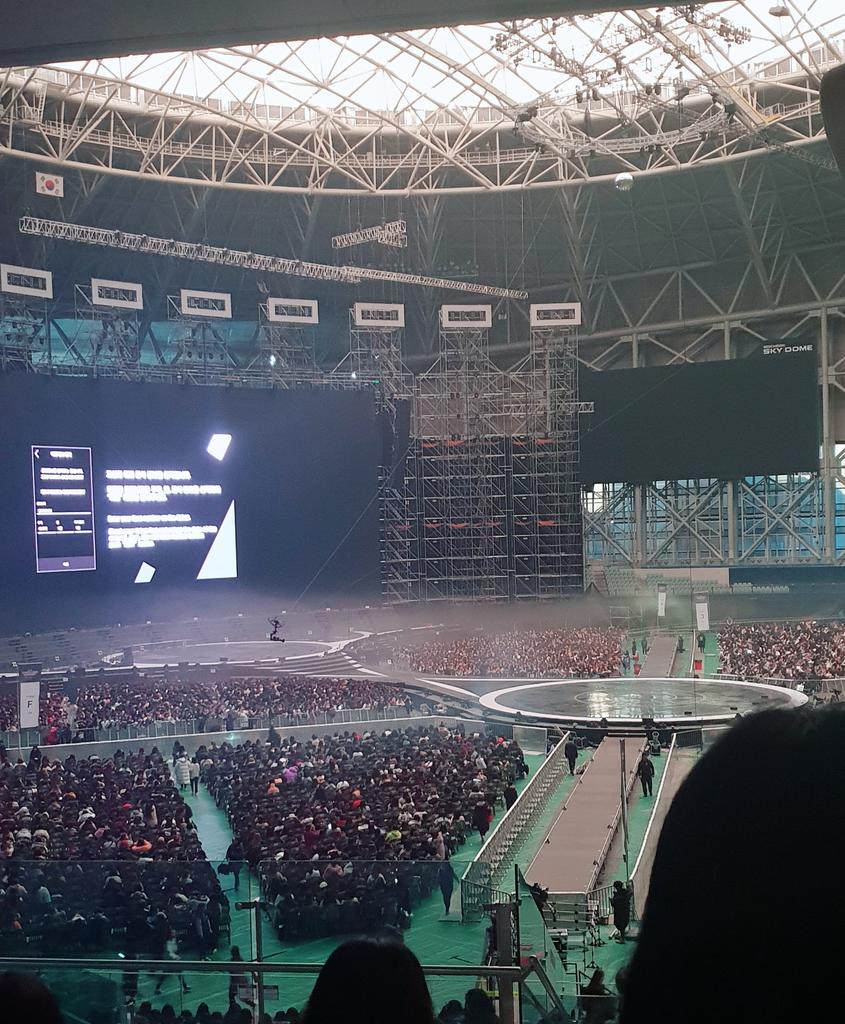 nyangjj's tweet photo. 190126 Therefore 3일차
209구역😆 https://t.co/tTe6Xxbrm4