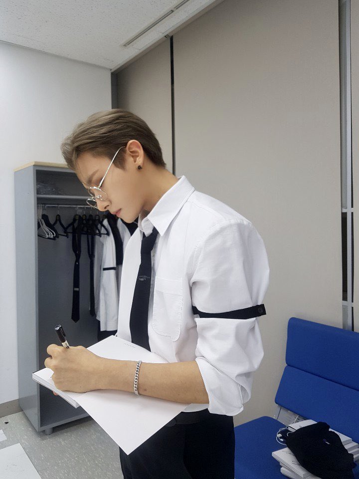 OfficialMONSTAX's tweet photo. [#원호] 울 막둥이 짱규이 정말정말 너무너무 늘 기특하고 멋지고 배울점이 참많아 정이 정말 많고 착한 창균이 
오래오래 같이함께하고싶다 고마워 생일축하해 #HBDIMDAY https://t.co/uETvyZJrr6