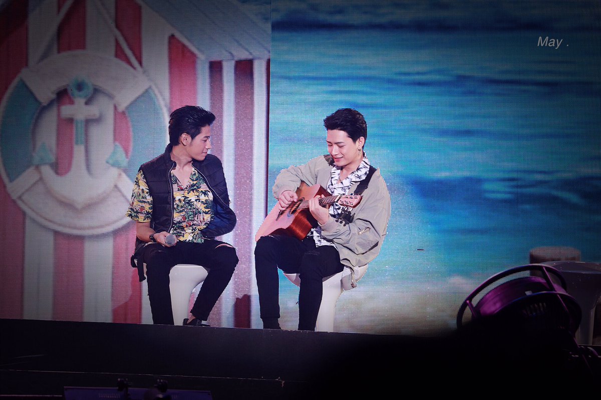 20190126 in YILOVEYOU💕
Still very warm.
#YILoveYou2019 
#KristPerawat 
#SingtoPrachaya 
#ทีมพีรญา
#SingtoKrist