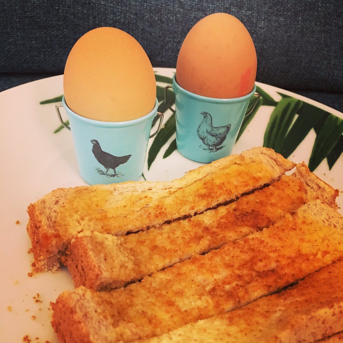 It’s the freakin’ weekend! Egg-cellent! Let’s crack on then! #morning #eggs #toast #dippyeggs #dippyeggsandsoldiers #breakfast #blogger #norwichbloggers #afinecity #norfolkblogger #blogandbeyond #graceygushes