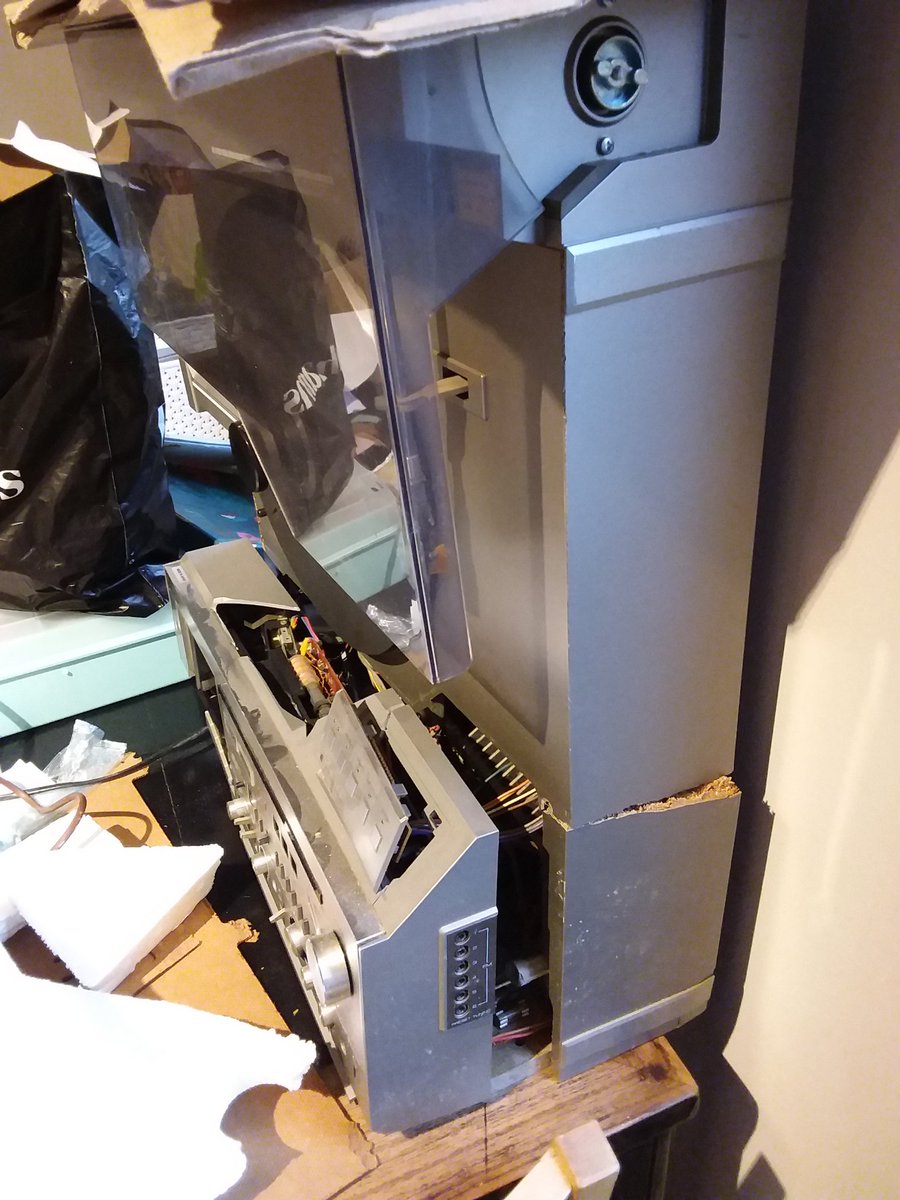 andrewDpill's tweet photo. @Parcel2Go When an item arrives like this how can u claim its down to inadequate packaging? This was boxed &amp; shrouded in polystyrene but has clearly been dropped badly. This is not just damaged its destroyed and u should honour your insurance policy payout. If not, Im going to small claims! https://t.co/WO9lY93I7l