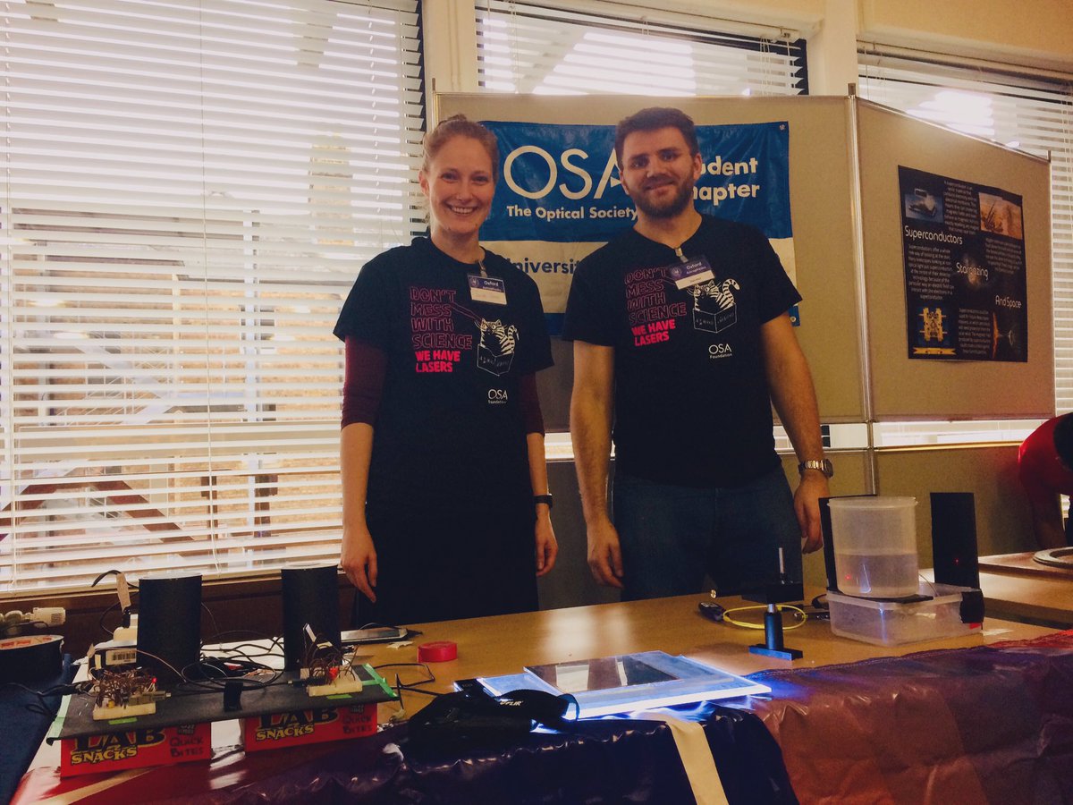 OxOPS's tweet photo. Don’t mess with science, we have lasers! Fun optics demos and more at @StargazingOxfd @OxfordPhysics @OpticalSociety https://t.co/OnjlzwEt90