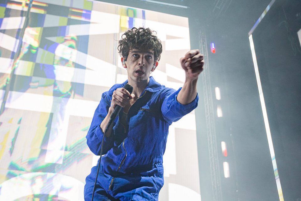andrewbenge's tweet photo. Last night @the1975 at @SheffieldArena with @DirtyHit 
#the1975 #sheffield #arena #flydsaarena #dirtyhit #matthealy #chocolate #sex #money #loveme #shesamerican #shotfor #redferns #gettyimages #canon #canonphotography #livemusic #gig https://t.co/WX3kIY3R30