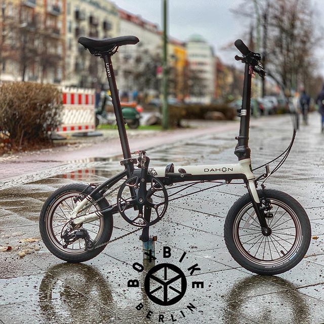 boxbike's tweet photo. #weekendmood with #dahonk3 .
.
.
#urbanbike
#foldie
#rideeveryday
#instacycle
#instacycling
#bikestagram
#cycling
#cyclingday
#cyclinglove
#cyclinglife
#colorsofwinter
#minibike
#minivelo
#gadgets
#urbangadget
#dahon
#litepro
#nplus1
#faltrad
#foldingbike
#mobilitätswe… https://t.co/hgypkYpc6L