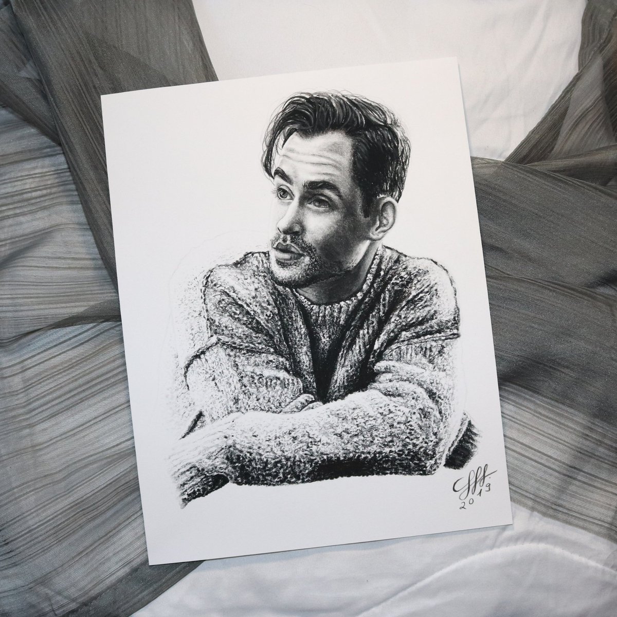 Leonietschge's tweet photo. My first time trying charcoal pencils on @dacremontgomery ! It turned out better than i expected! Hope you like it!

#myart #art #drawing #portrait #charcoal #dacremontgomery https://t.co/B8f9nSF6kR