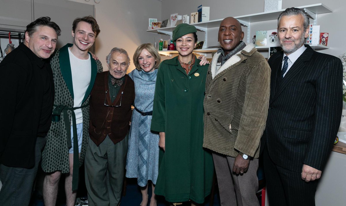 GravesDiggers's tweet photo. Best wishes to the fabulous cast of @JamieLloydCo #PinterFive (and Six!) @HPinterTheatre for their last performance today! What a wonderful production! Saw it three times in total and got something dfferent from it every time! ❤️ https://t.co/zyAY9cZ3BX