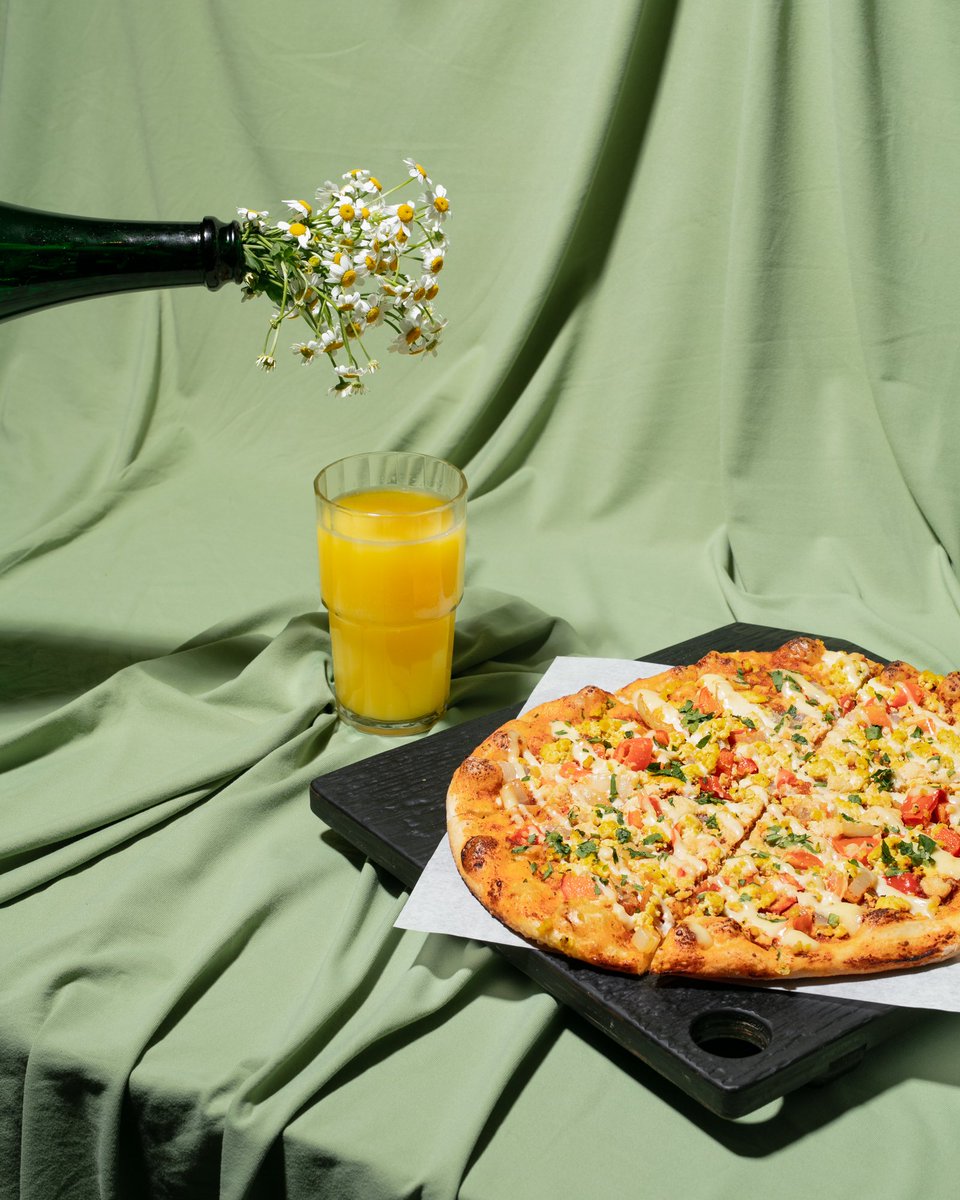 Rise and shine Toronto, BRUNCH IS HERE! 🙌🏻 Join us from 10:30am to 2:30pm every Saturday and Sunday for a mix of savory pizzas, bowls, skillets, and sides!
.
Pair it with a Mimosa or Mim-Bucha, cuz as Drake would say, you can't drink all day if you don't start in the morning.🥂
