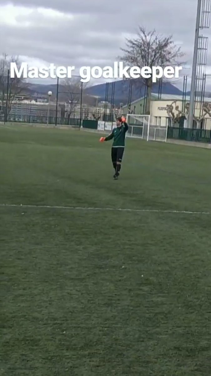 molloteam's tweet photo. Pese a su lesión, el capi @iakilopetegui ha bajado a Amigó a echar un cable a sus compañeros bajo palos firmando una gran actuación.

Ni que decir, que esta tarde/noche tiene barra libre de ron en el #RestauranteArdoi

#EntreParadaYParadaChupitoDeMayaray
#E7ernoCapi7an https://t.co/ekgeXyyQcp