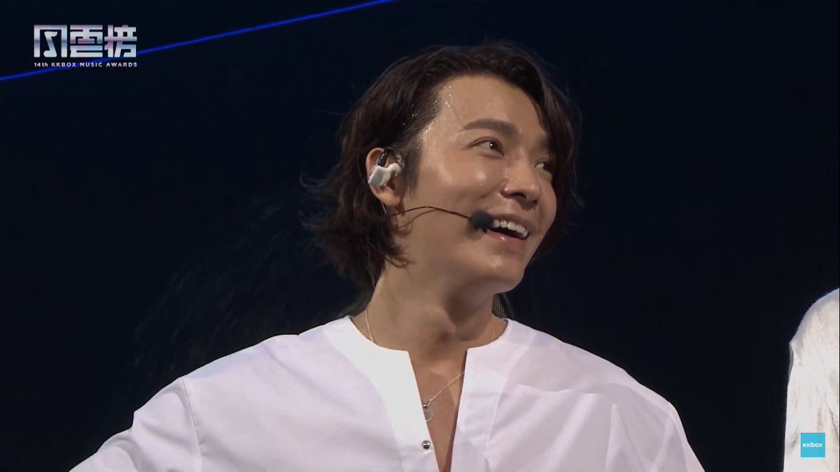 EunHaeOnly's tweet photo. He's so beautiful .. OMG!
#KKBOXMusicAwards 
#ELFLoveOurKingSJ https://t.co/wiKxGHllT6