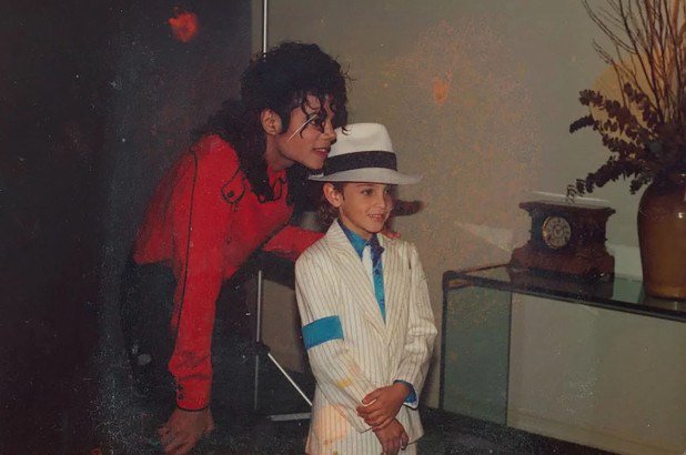 DonaldRex's tweet photo. Explosive! #MichaelJacksonDocumentary Details Shocking #SexAbuseClaims https://t.co/1OtXD2jOGW Reporterswall https://t.co/irwF3aBSNZ