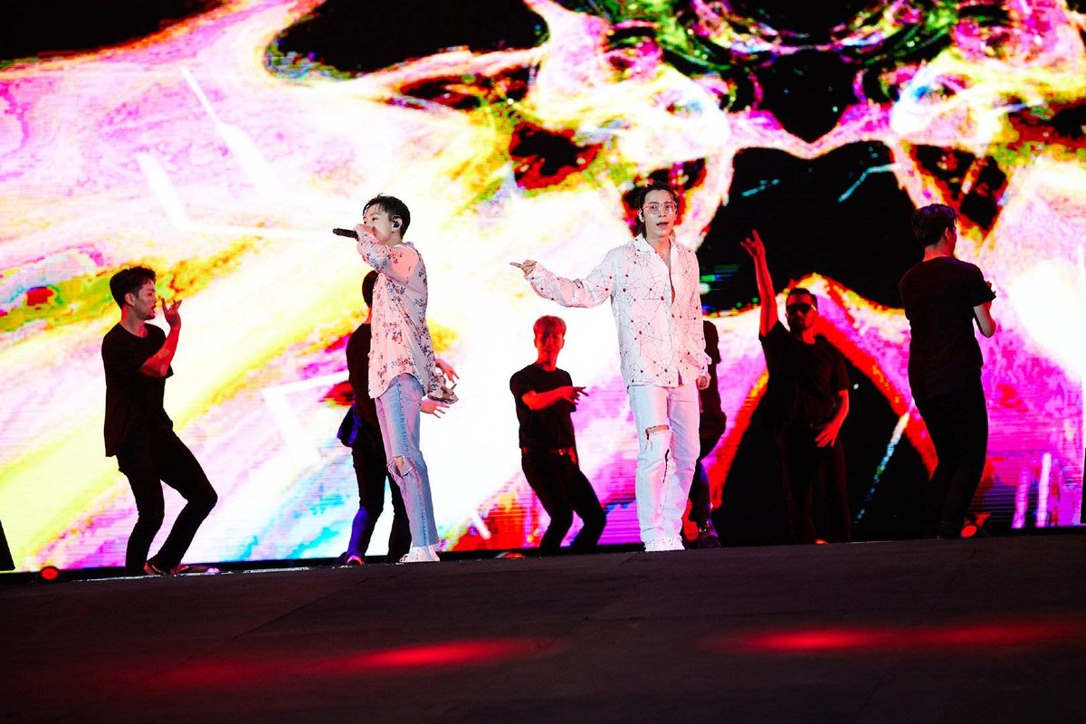 gLU0DvybXHLysE2's tweet photo. #SuperJunior_KKBOX_ArtistOfTheYear
@SJofficial 
The king of kpop.
You deserve it.
Congratulations~ https://t.co/AZIa3KtNZN