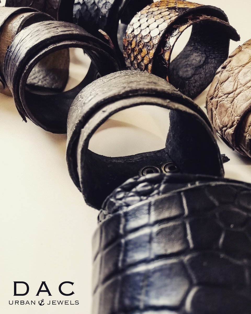 dacleather's tweet photo. I nostri bracciali realizzati esclusivamente con pelli pregiate
Ogni singolo bracciale è lavorato a mano per renderlo un #pezzounico
#cocco
#struzzo
#pitonereale
#anaconda https://t.co/IDhIDItpPC