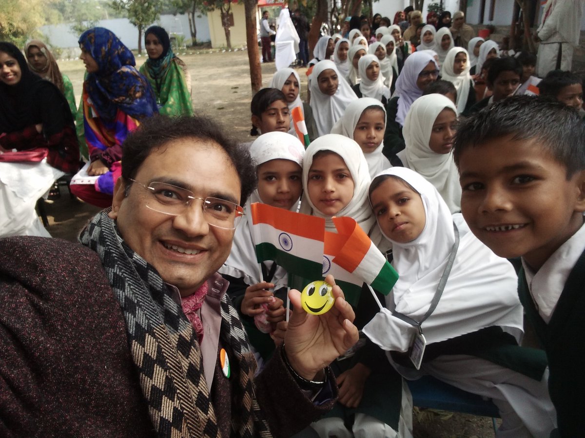 vJoshiSmiley's tweet photo. आज 26Jan2019 को "गणतंत्र दिवस" के शानदार जश्न में हमारी #SmileyLive😊 शामिल हुई : #विभांशुजोशी भोपाल : #AUSchool #HappinessForAll #SabkaSathSabkaVikas @PMOIndia @narendramodi @CMMadhyaPradesh @MinistryWCD @vinay1011 https://t.co/XOok6GGDf1