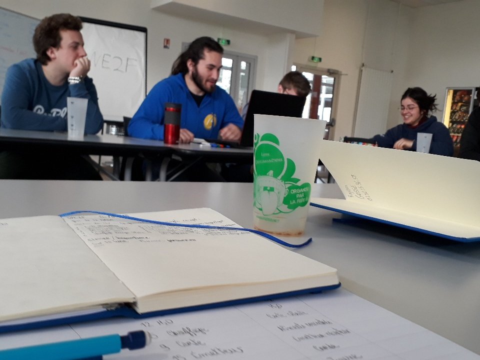 Poppy__Li's tweet photo. Début du WE2F de la @fedebzh en compagnie de futurs formateurs et formateurs actuels ! 
Au programme, apprentissage du rôle de formateur, formation continue et cohésion entre la nouvelle équipe :) 
Un week end qui s'annonce riche!
Cc @La_FAGE 
#formationcontinue #educpop https://t.co/umCDnv5ATu