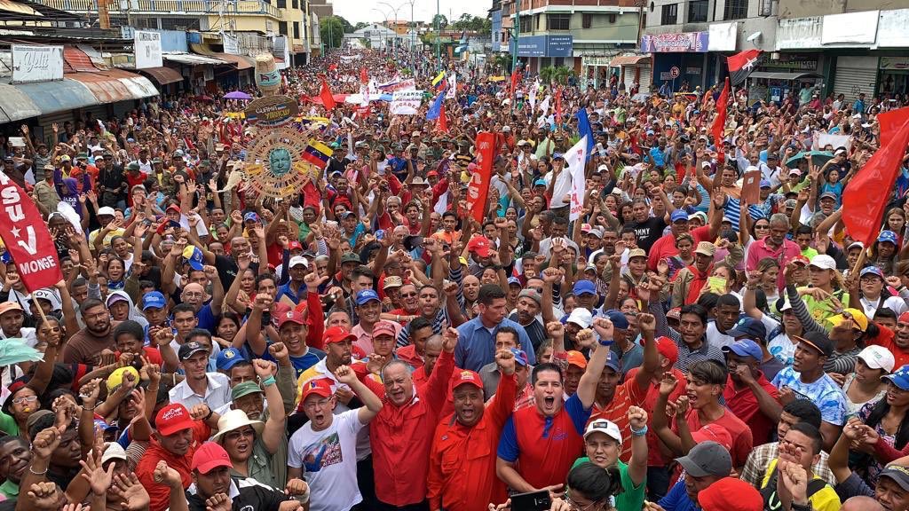 VillegasPoljak's tweet photo. Ayer en el estado #Yaracuy en apoyo al presidente @NicolasMaduro y a nuestra ConstituciónBolivariana, contra la #guaidonada golpista y la intervención extranjera en #Venezuela #26Ene #26E #26Enero #YoSoyVenezolano #HandsOffVenezuela @dcabellor Diosdado Bernal https://t.co/na8Z3kDZ6r