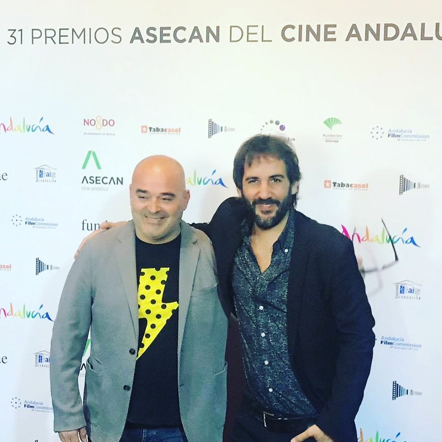 LosCalambres's tweet photo. Para nosotros es un placer poner la sintonía a la Gala de Premios del Cine Andaluz. Sintonía o Calambrasso ...😜
.
.
.
#estamosentodoslados #lopedevega #premiosdelcineandaluz #premiosasecan #versionesimposibles #calambrasso https://t.co/AycfVLD2Qd