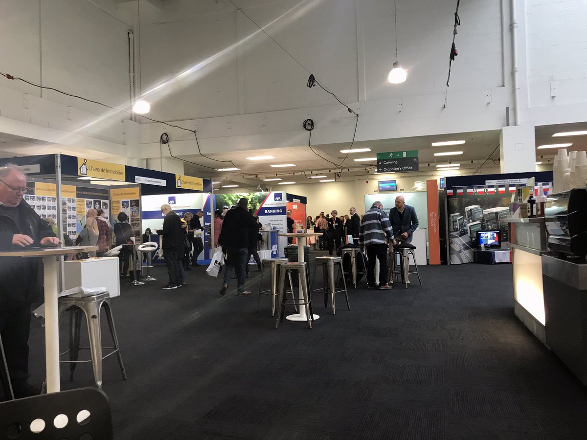 DamienCatala's tweet photo. @TheFranceShow en direct d’@olympia_london avec toute l’équipe de l’@AgenceAXAIntl.
Un plaisir de représenter @AXAFrance, @axabanque et la région Sud-Ouest @BertrandDauba @AudreyALEPEE #sotouch #Axa #AXA_Banque https://t.co/lThY366wSA