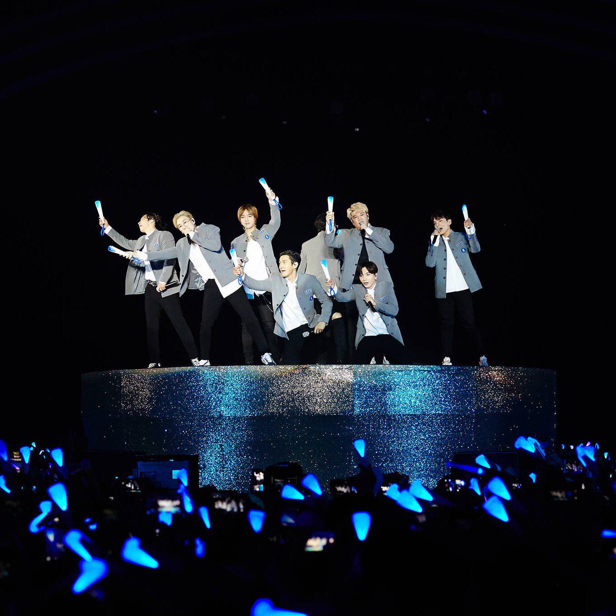 linbaolan's tweet photo. #SJ_KKBOX_MusicAward
@SJofficial 
哥哥们走花路吧！！！ https://t.co/EclpHt1OvJ