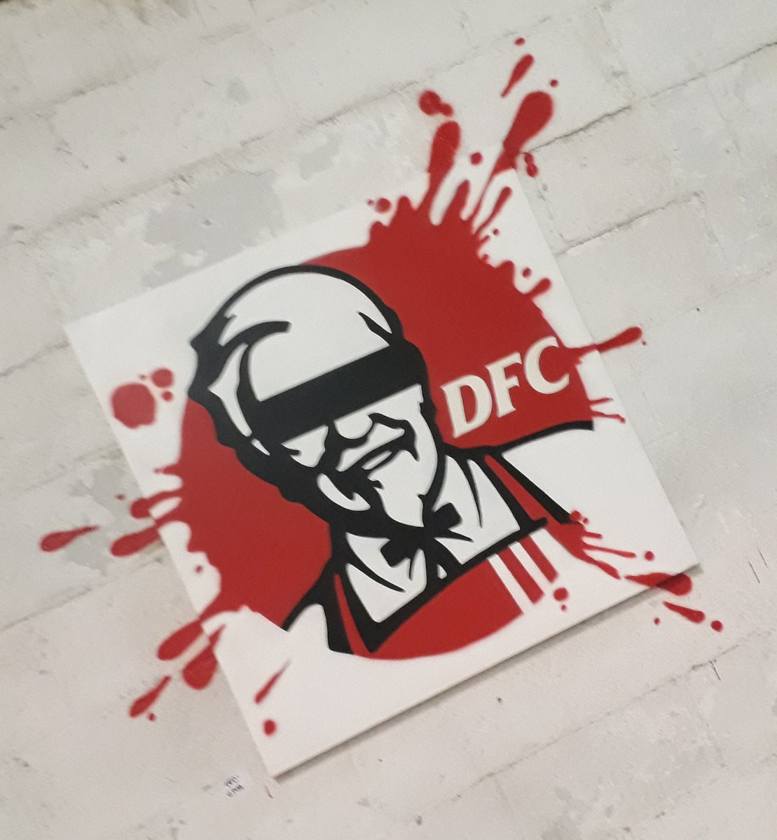 Jo_Shaw__'s tweet photo. #DFCcrew Humber Street Graffiti Takeover! Brilliant to see 66-68 Humber St buzzing for last night's opening. Open again today and tomorrow only, 11am-10pm. Pop-up bar from 5pm today, thanks to @minerva_hull/@HSDCHullGin @FruitMarketHull https://t.co/sUpADfQ20N