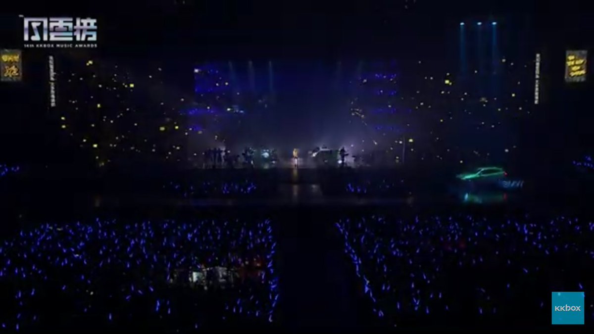 sleepwalkinnn's tweet photo. come on, it gonna change into a another supershow 😂😂

#SJ_KKBOX_MusicAward https://t.co/2BVU9TVgQO