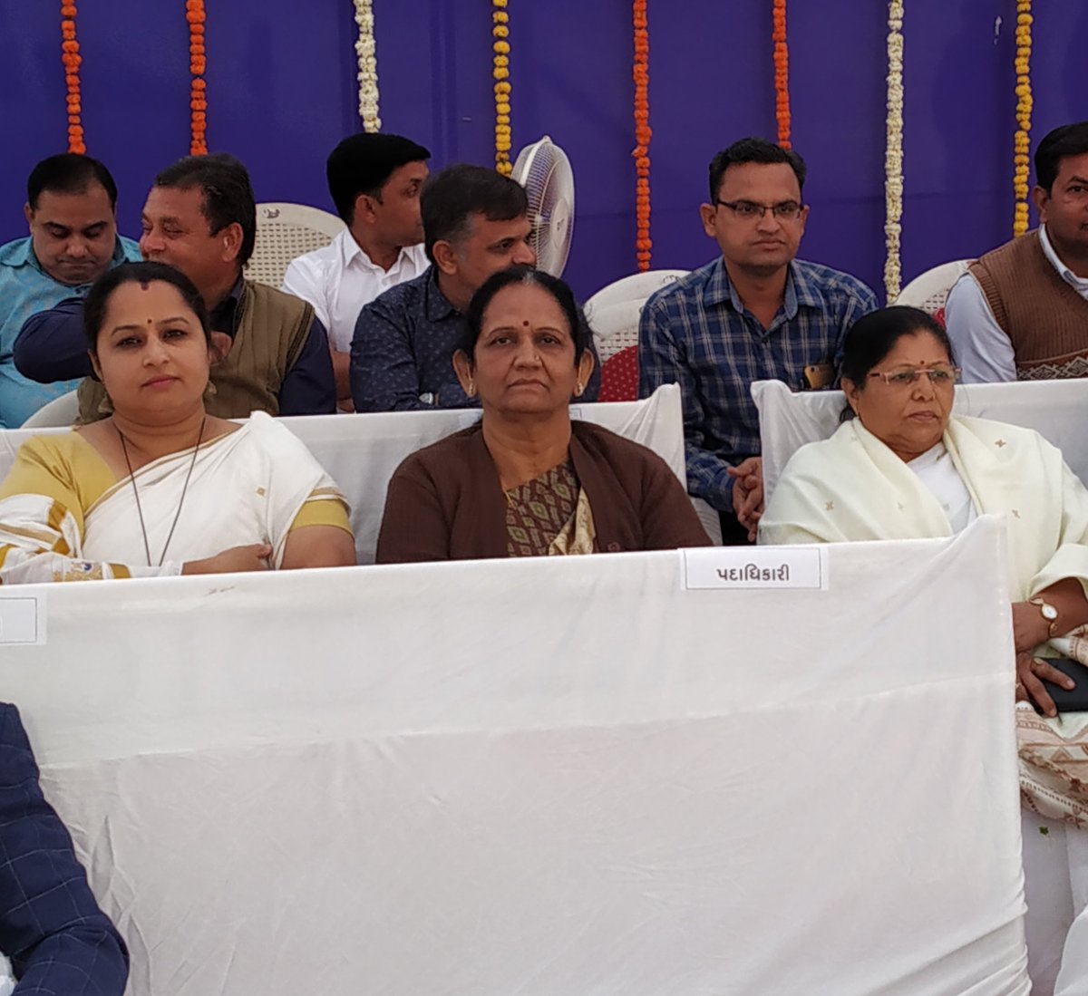 vaishaliy_bhatt's tweet photo. "चक्रवर्ती सुतो जज्ञे दुष्यन्तस्य महात्मनः।
शकुन्तलायां भरतो यस्य नाम्तु भारताः॥"
"गणतंत्र दिवस की शुभकामनाएँ
70 માં #ગણતંત્ર_દિવસ ની ઉજવણી મા.#ગૃહમંત્રી શ્રી #પ્રદીપસિંહ_જાડેજા #બાપુ ની પ્રેરક ઉપસ્થિતી મા....
@#Singarva
#HappyRepublicDay2019
#गणतंत्रदिवस https://t.co/KEOklJpoED