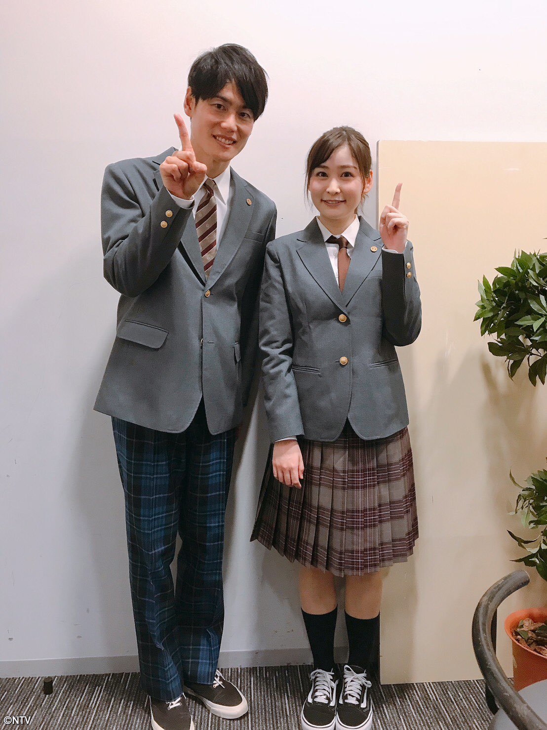 Twitter 上的 シューイチ さらにこちらの方々も 映画 雪の華 イベントで 中島美嘉 さん熱唱 登坂広臣 中条あやみ 菅田将暉 さん主演ドラマ 3年a組 の難関ダンスにアナウンサー陣が挑戦 長編アニメ映画 あした世界が終わるとしても 完成