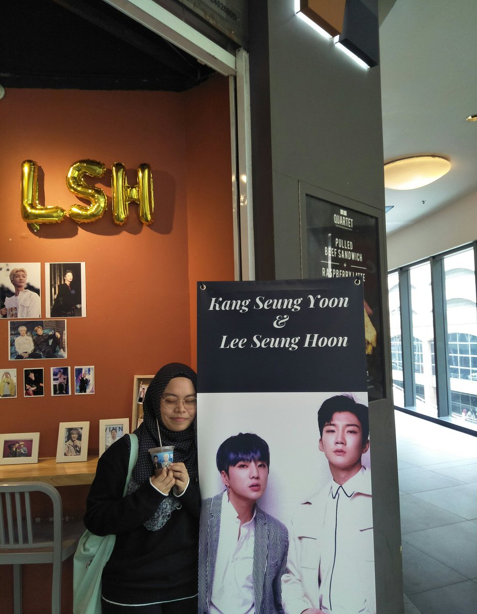 HedayahDain's tweet photo. @_baewin48 thank you for organizing this event that i got to meet Hoony and Yoon again 😍 and also for the freebies 💙💙💙💙 #JanuaryLove #Happy2SeungDay #HappySeungDay https://t.co/dxa9S2j4rk