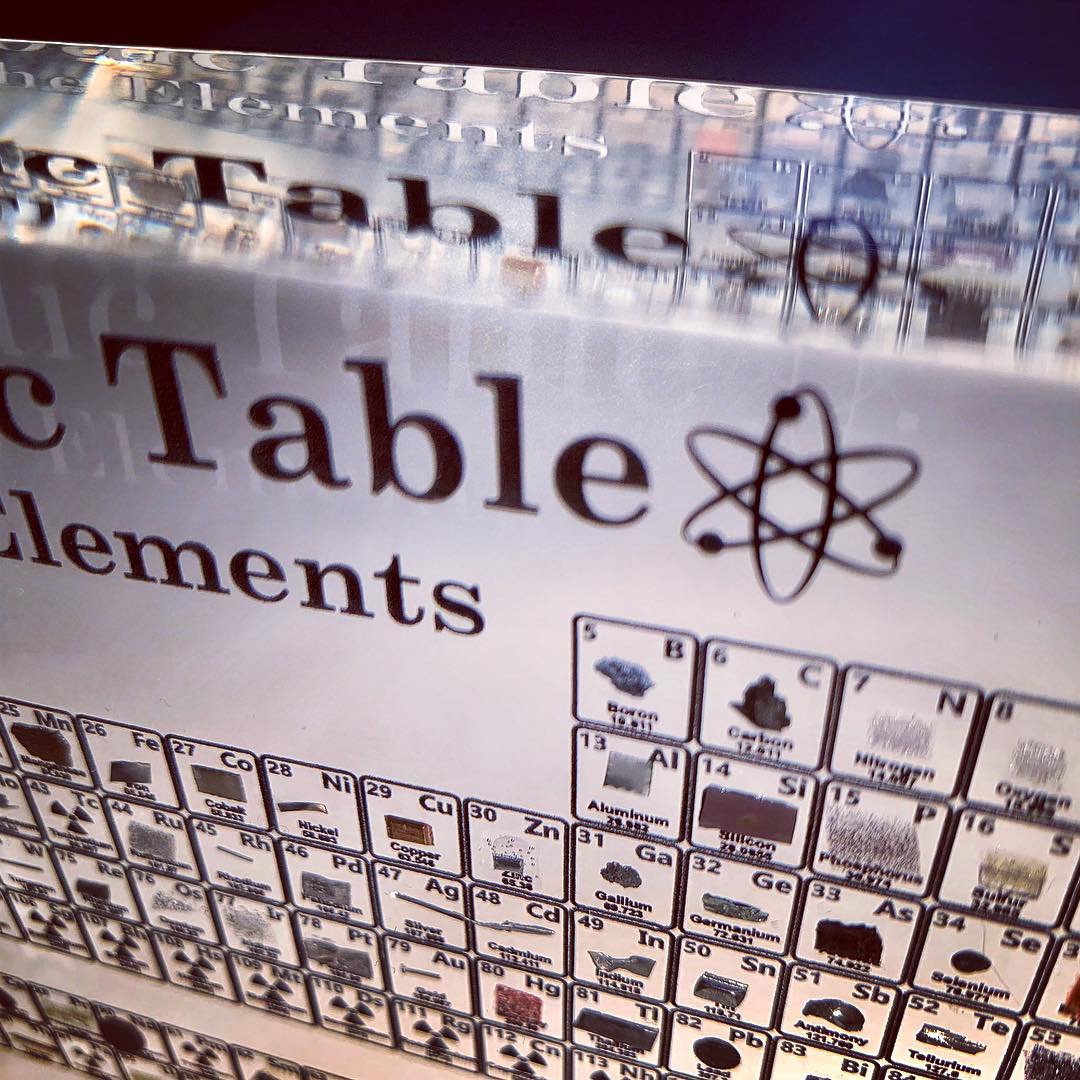 nicolas_woehrl's tweet image. Periodensystem mit echten Elementen! #science #Wissenschaft #elemente