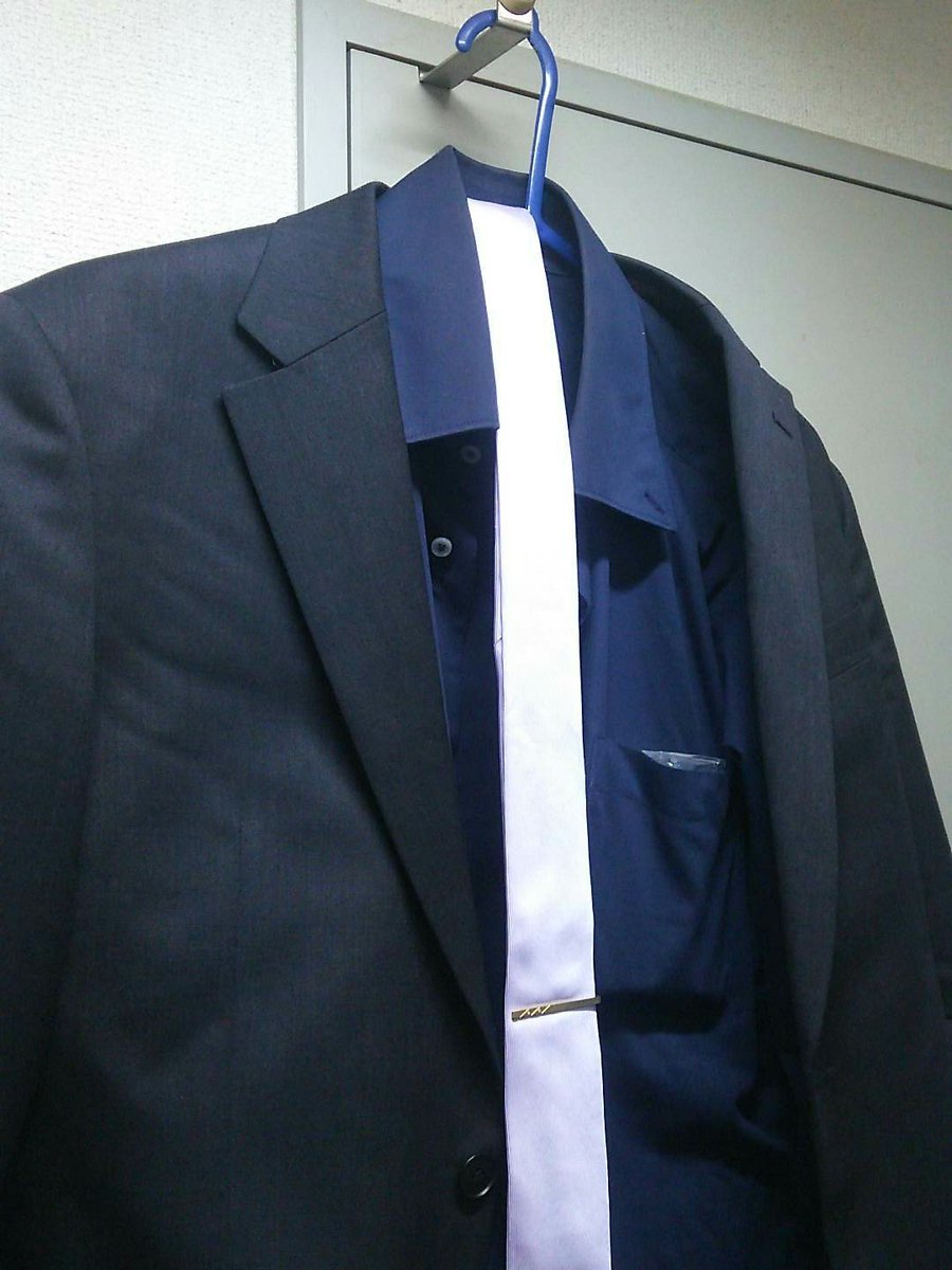 館近コアラ ツインテール属性 洋服の青山寄ったら まんまの色のネクタイとちょい似のタイピン発見 2つだけで8kとか流石ルパン良いお召し物を って 今回のジャケットのチョイスは五エ門だったのか ルパン三世グッバイ パートナー コスプレ 黒