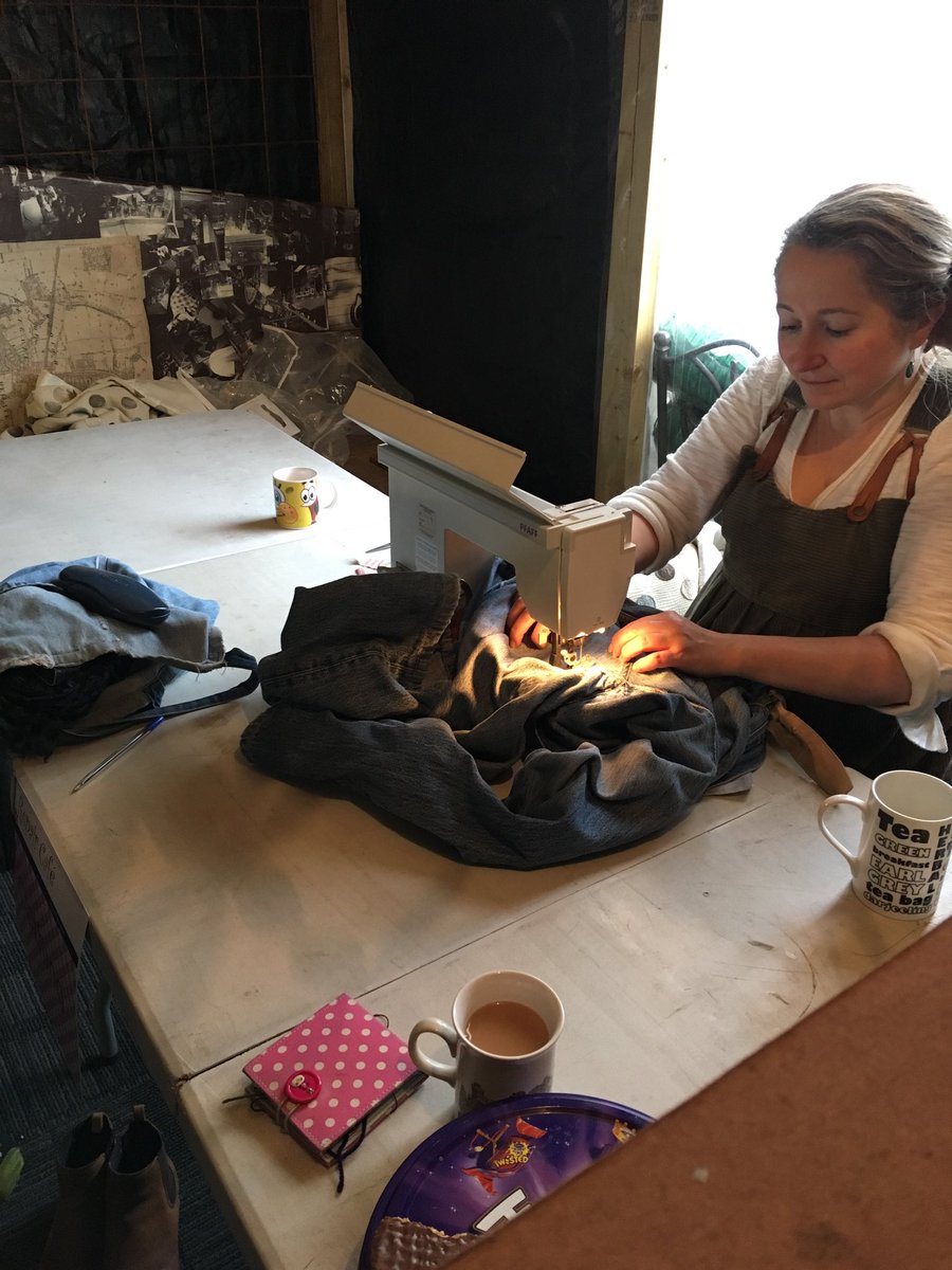 _JonathanEssex's tweet image. #Reigate has new #Repaircafe at @theyardreigate in action. Last Saturday am of every month. Let’s get repairing!