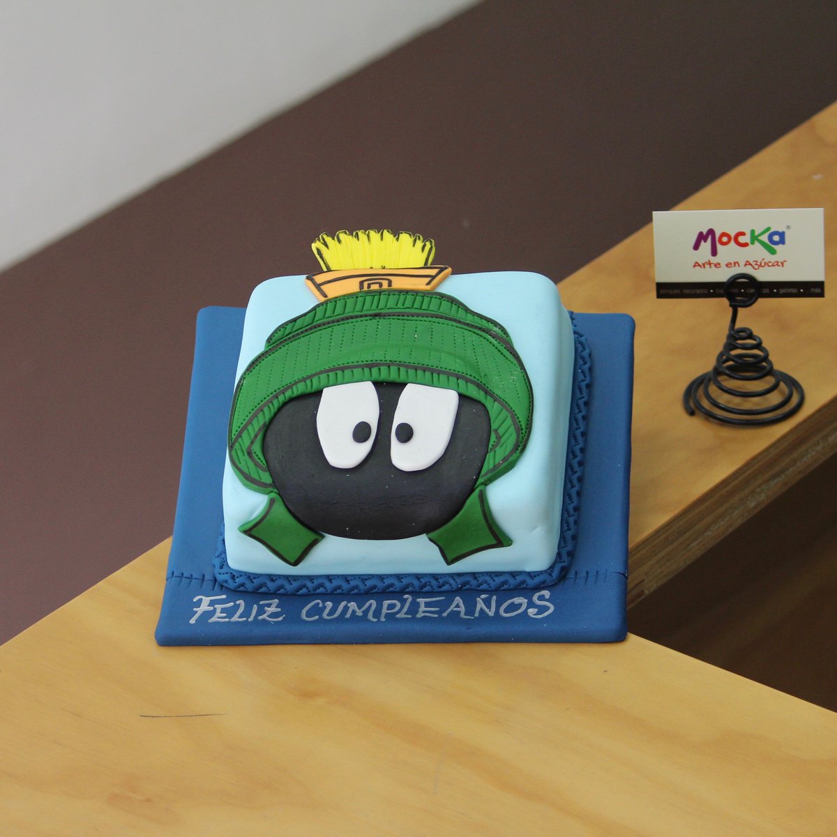 Marvin el Marciano! Tortas Personalizadas con los personajes que mas te  gustan. | #TortaInfantil WhatsApp: 3006080239 #mocka #pasteleria  #pasteleriacreativa #reposteria #reposteriacreativa #reposteriabogota  #tortasbogota #bogotacakes #marvinthemartian ..., image size:1200x1200