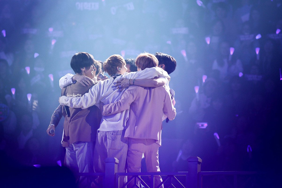 Simple53892736's tweet photo. We always love you💙#ELFLoveOurKingSJ https://t.co/40PPORb5Hu