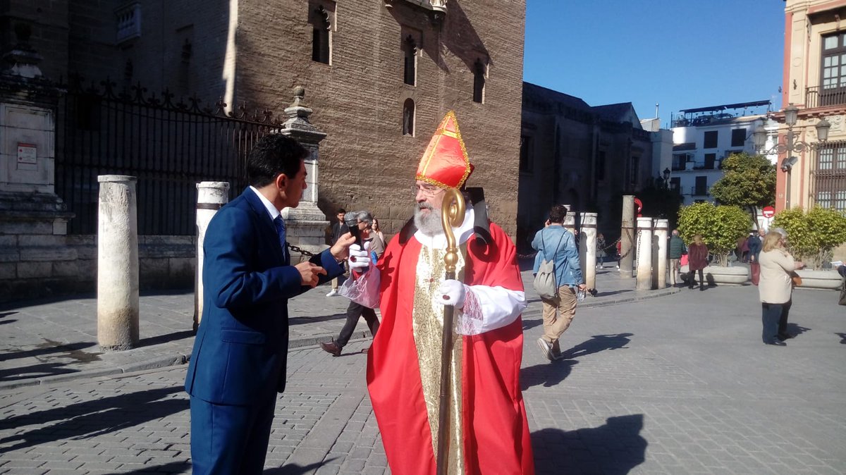 Pues sí...

La Giralda, el principal símbolo de nuestra ciudad, fue registrada como "dependencia anexa" para ver si nadie se daba cuenta. 

El 30 de abril de 2010 fue inmatriculada por la Archidiócesis de Sevilla.

#InmatriculacionesSevilla